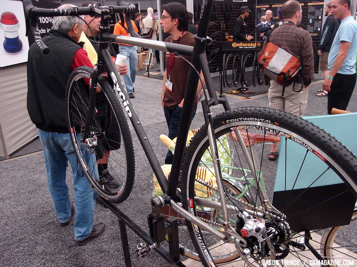 Sycip\'s disc cyclocross bike blends paint with exposed metal ©Jason Prince