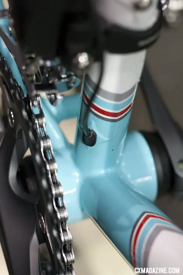 Mosaic features internal Di2 wiring. ©Cyclocross Magazine