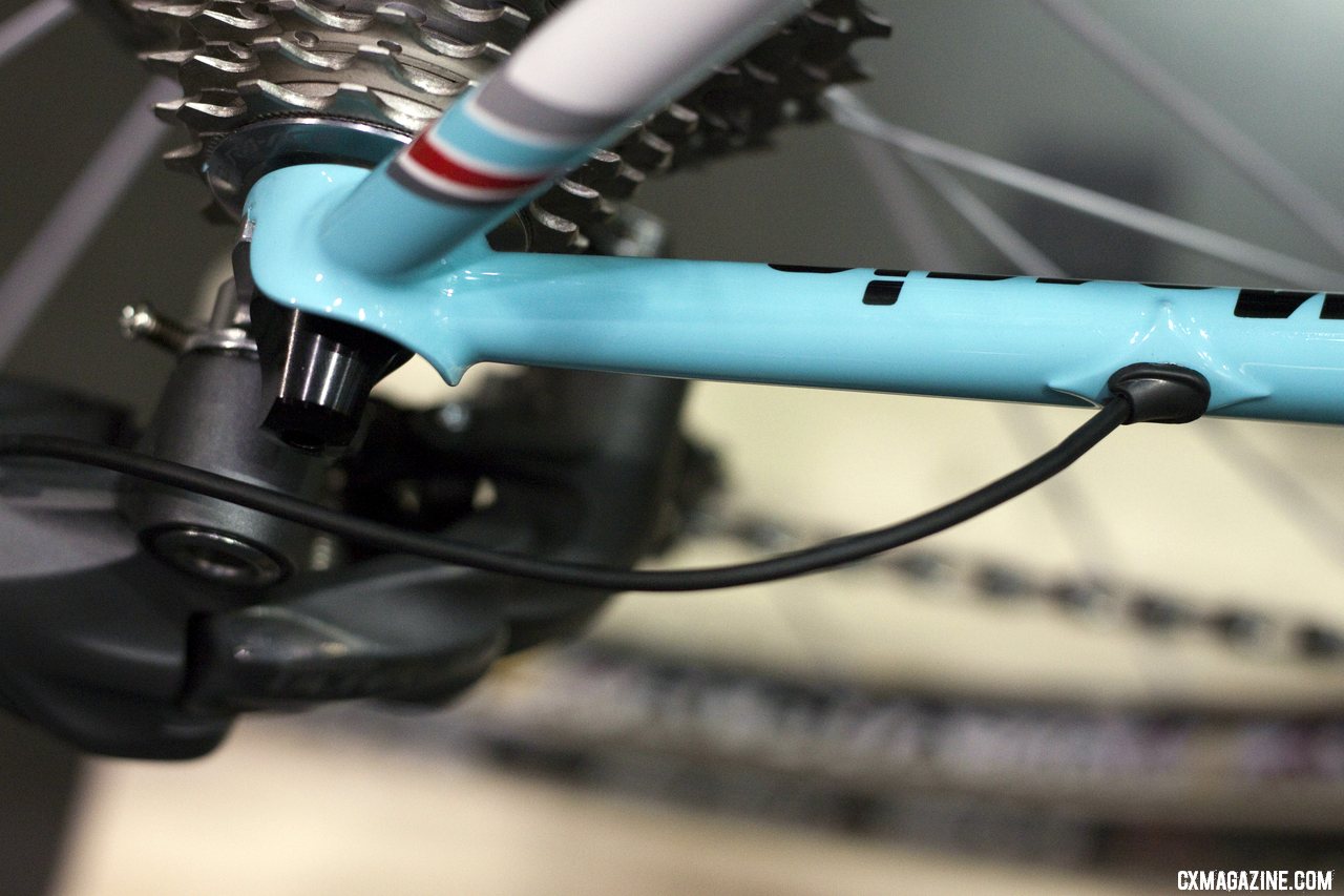 Mosaic features internal Di2 wiring. ©Cyclocross Magazine