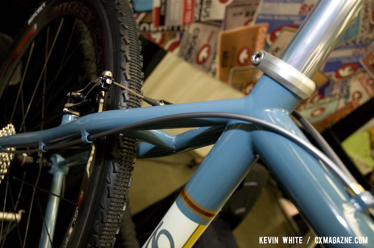 The seat stays feature a nice curve and drive side full derailleur cable housing guides. © Kevin White
