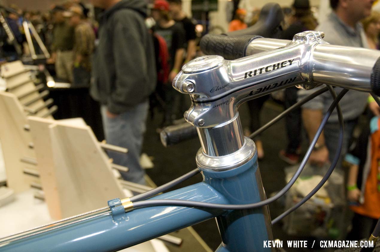 Ritchey’s Classic aluminum bar and stem give the bike a bit of  “old school” look. A 44mm Chris King Inset helps with steering. © Kevin White