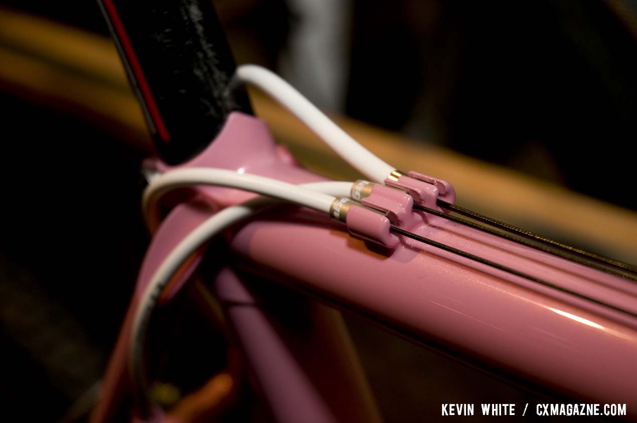 Cables run along the top tube of the Ira Ryan cyclocross race bike on display at NAHBS. © Kevin White