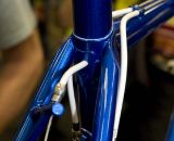The rear brake cable is routed through the top tube with an additional touch behind the seat tube.© Kevin White