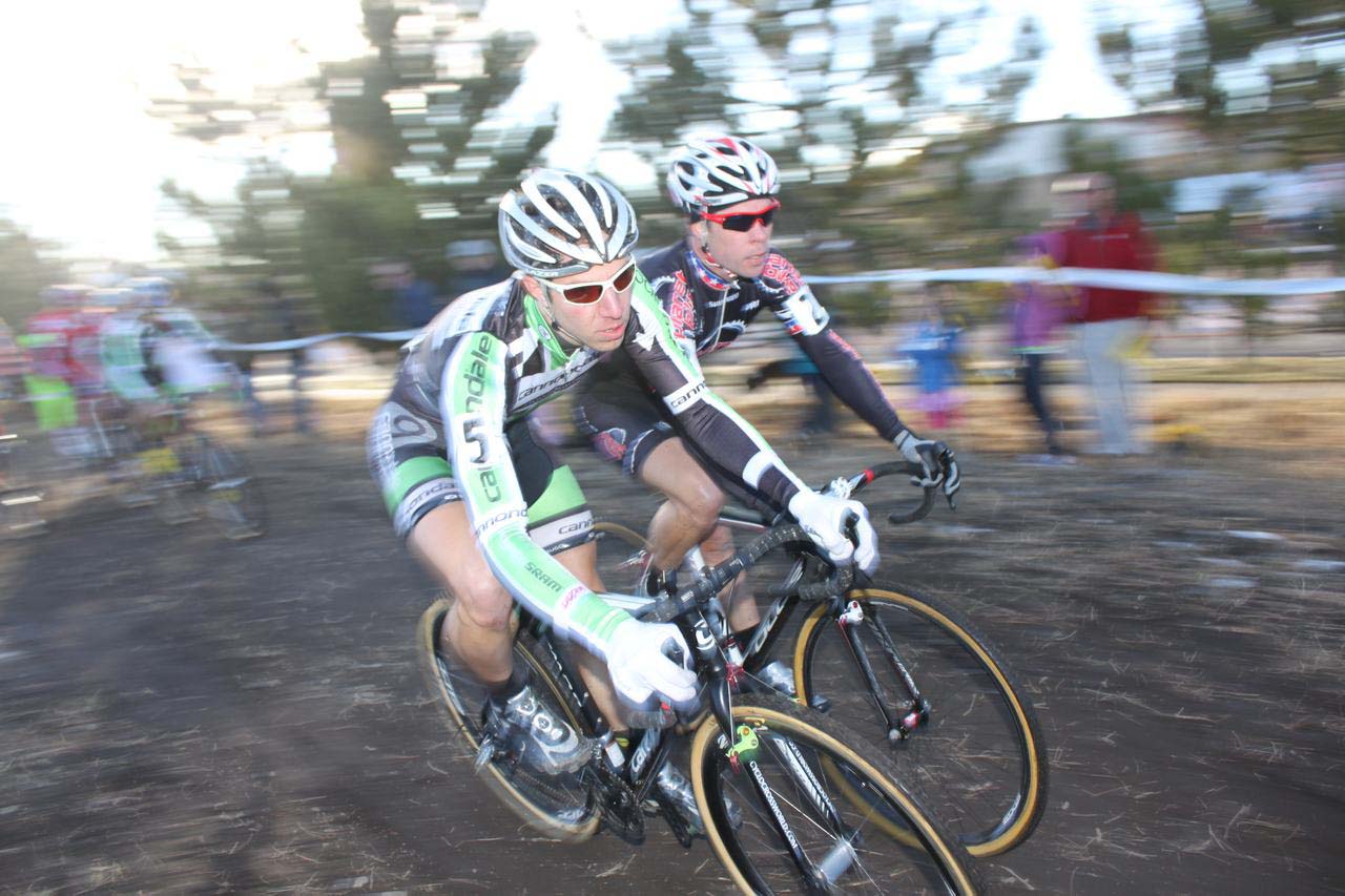 Jeremy Powers took the early lead but was shaken up in a fall. ? Cyclocross Magazine