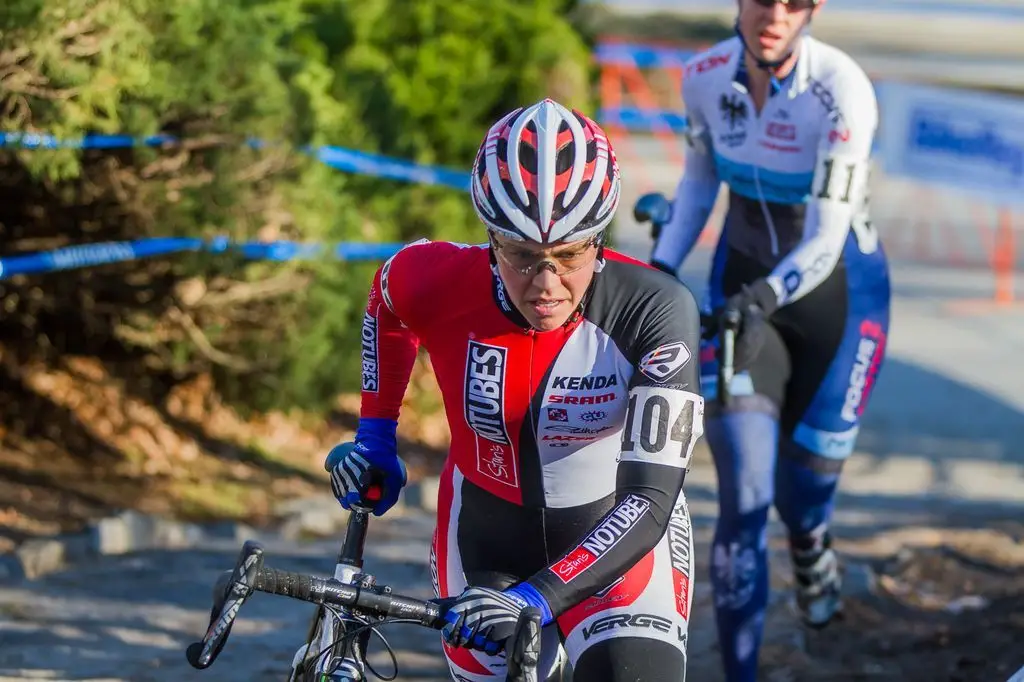 	Amanda Carey (Stan\'s NoTubes Elite) sunning the course. © Todd Prekaski