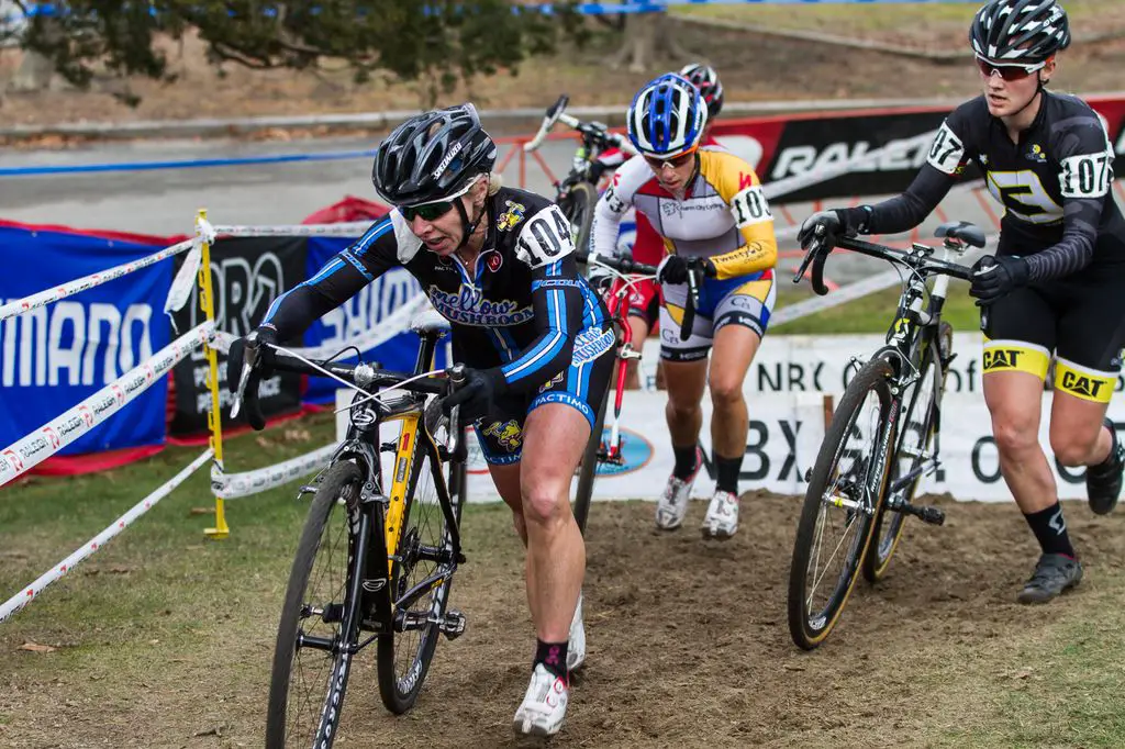 The leaders through the barriers, with van Gilder in the lead. © Todd Prekaski