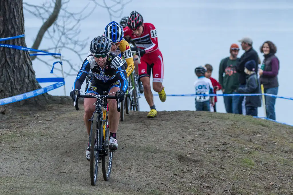  The leaders fall into line following the beach section. © Todd Prekaski