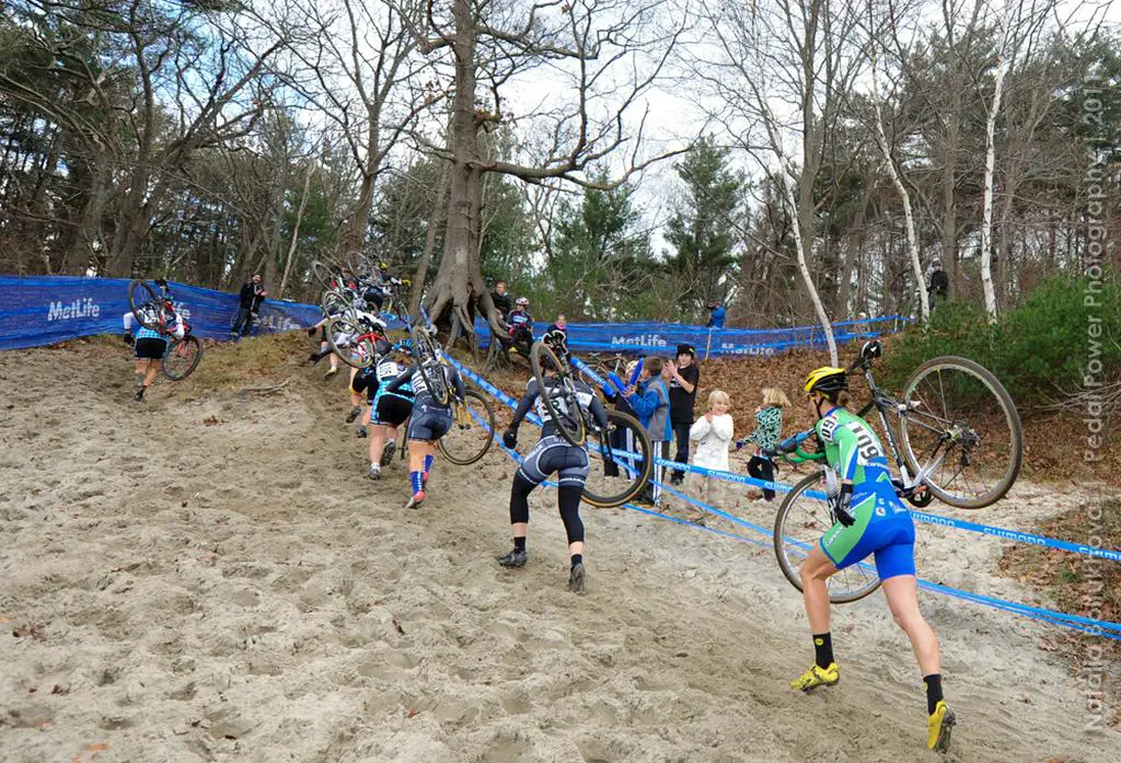 The women get through the first sandpit. © Natalia Boltukhova | Pedal Power Photography