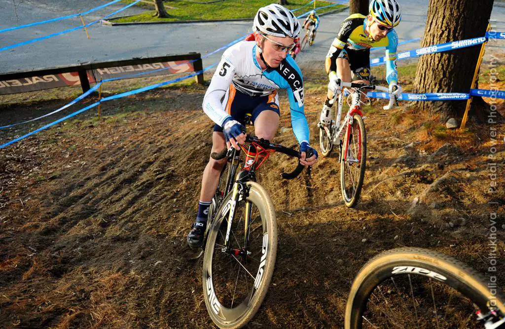 The leaders up the steep climb on the final lap. © Natalia Boltukhova | Pedal Power Photography