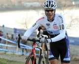 Al Donahue runs with his bike. © Natalia Boltukhova | Pedal Power Photography