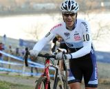 Al Donahue runs with his bike. © Natalia Boltukhova | Pedal Power Photography