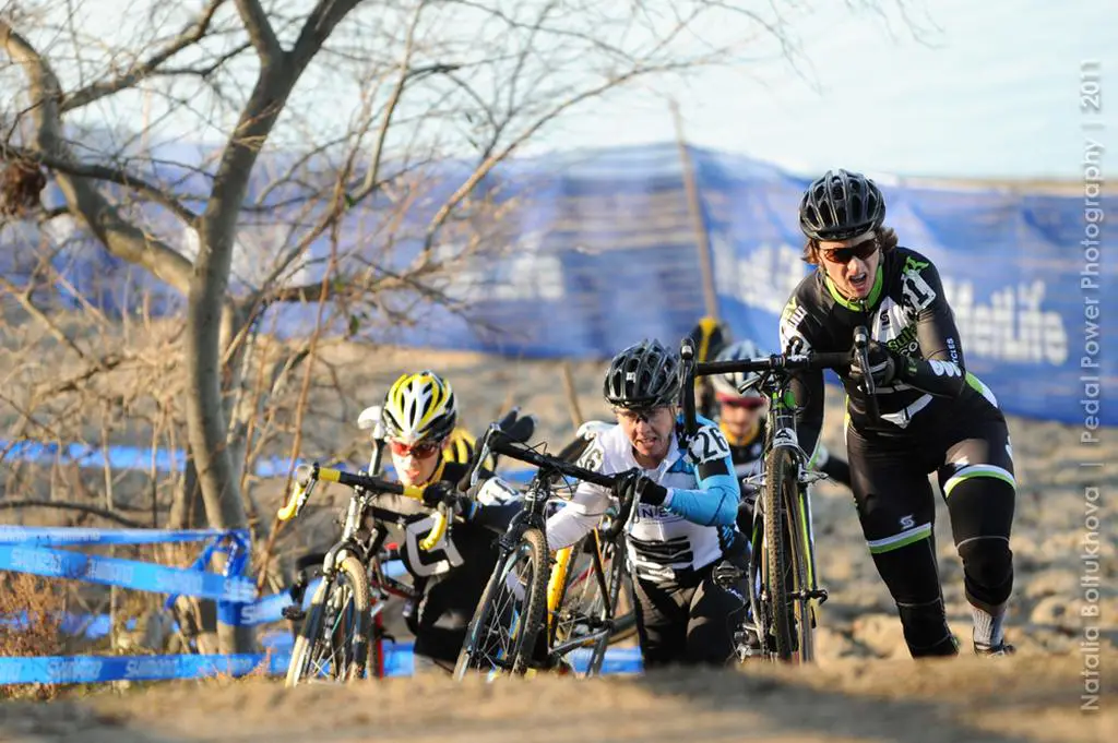 Annis leads out of the sand. © Natalia Boltukhova | Pedal Power Photography