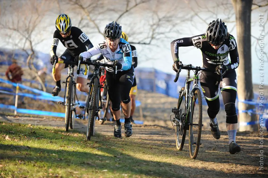 The leaders get back on. © Natalia Boltukhova | Pedal Power Photography