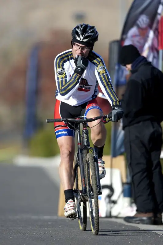 Tim Cannard wins the singlespeed division but won't be able to use this flat bar at Nats. NCNCA 2010 Cyclocross Districts. © Tim Westmore