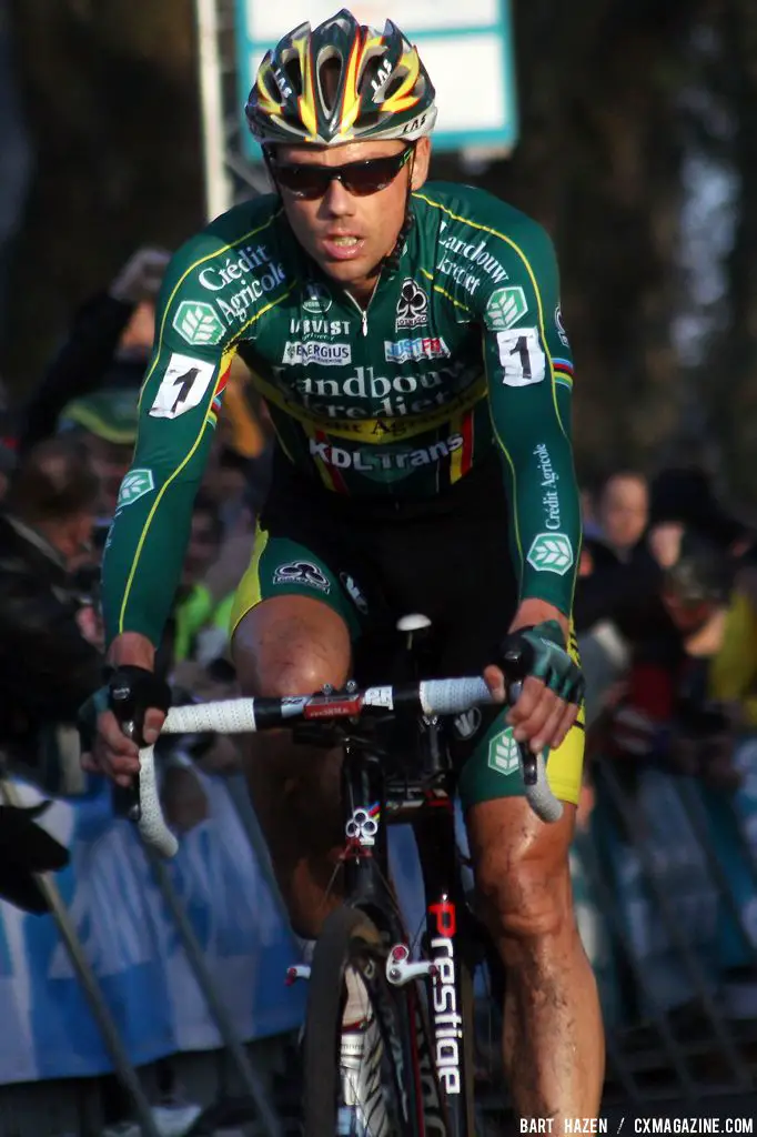 Sven Nys wins the Jaarmarktcross in Niel. © Bart Hazen