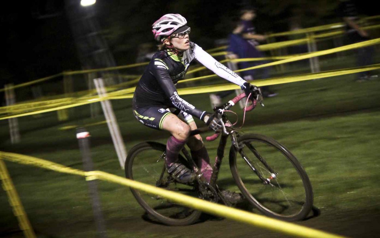 Christine Fort (crossresults.com p/b JRA Cycles) battles under the lights. © Chris Gagne