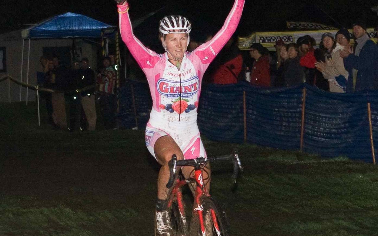 Meredith Miller (California Giant/Specialized) takes her victory. © Russ Campbell (russcam.com)
