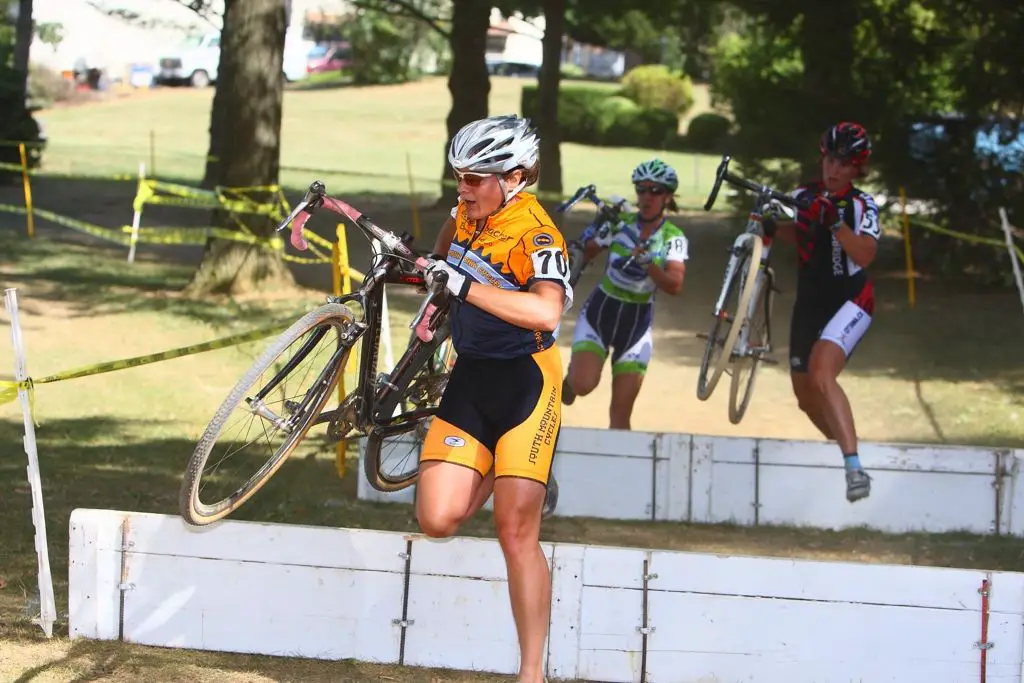 Christine Fennessy across the barriers. © Anthony Skorochod / cyclingcaptured.com