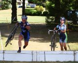 Laura Van Gilder (l) and Mo Bruno-Roy (r). © Anthony Skorochod / cyclingcaptured.com