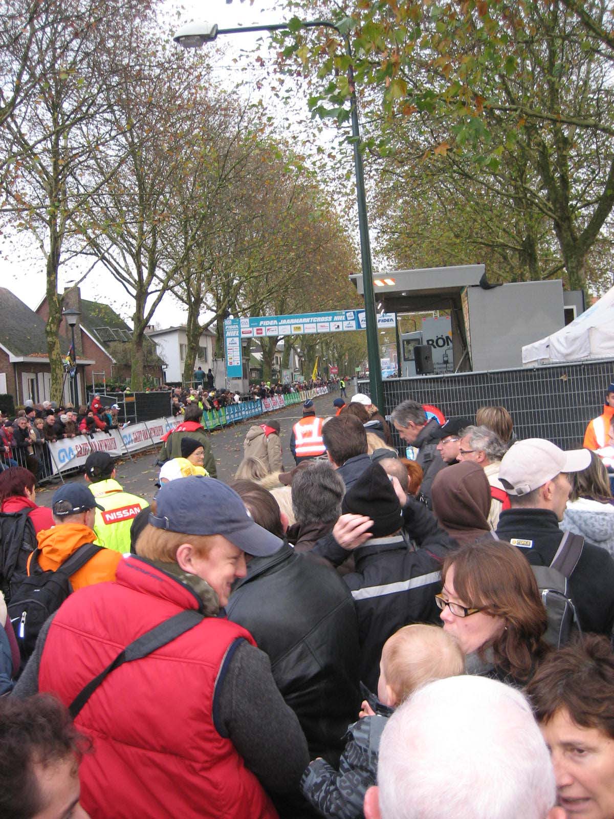 Crowds waiting for the sprint between Nys and Albert. ? Christine Vardaros