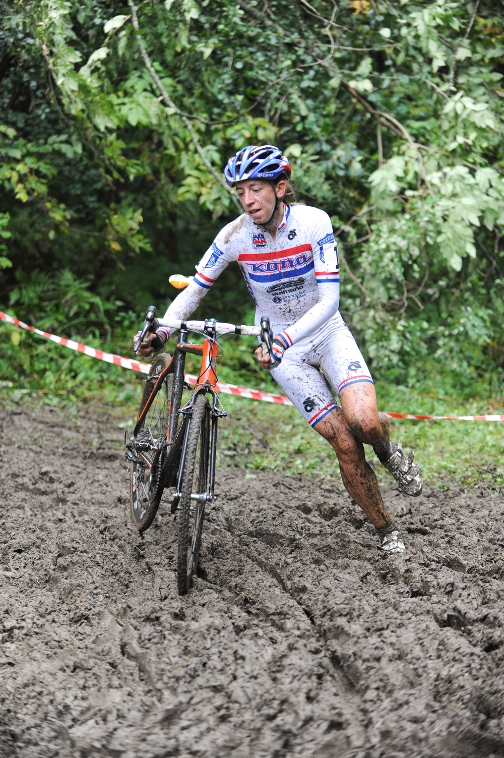 Wyman runs through the muck. ©  Jeff Bramhall