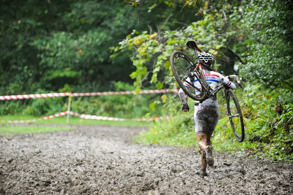 Wyman runs through the muck. ©  Jeff Bramhall