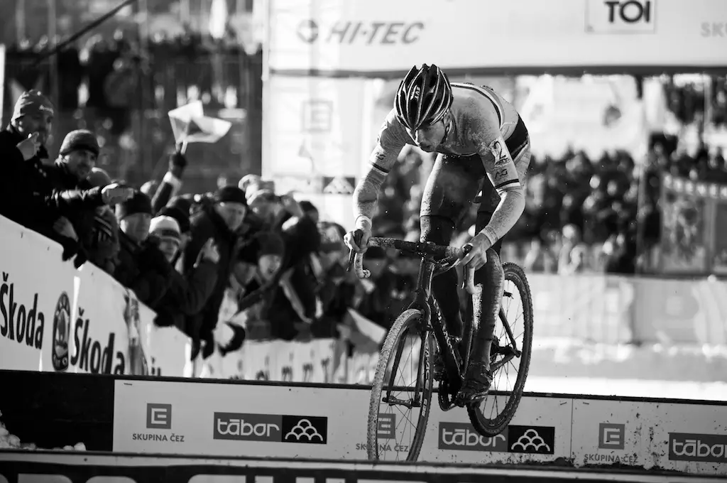 Sven Nys bunnyhops the planks in Tabor Part 4 ? Joe Sales