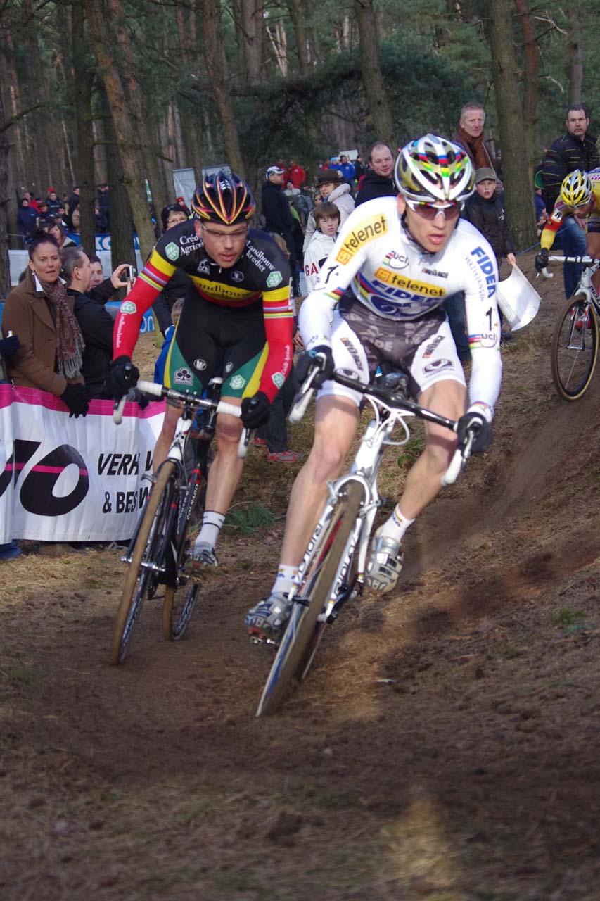 Nys (l) chases Stybar through a tight turn. ? Jonas Bruffaerts