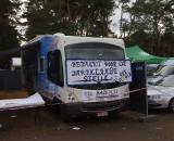 A "thank you" note on the front of Erwin V's mobilehome addressed to his fans. © Jonas Bruffaerts