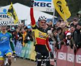 Jim Aernouts celebrates as he crosses the line in Oostmalle. © Bart Hazen