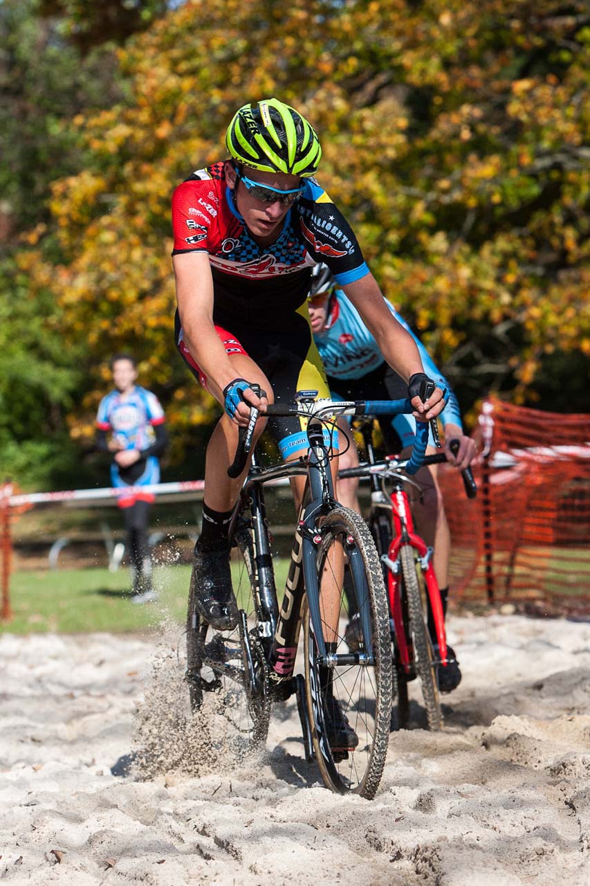 Gavin Haley and Spencer Petrov use body english in the sand. © Kent Baumgardt