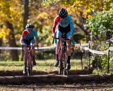 Spencer Petrov leads teammate Ian McShane at the logs. © Kent Baumgardt