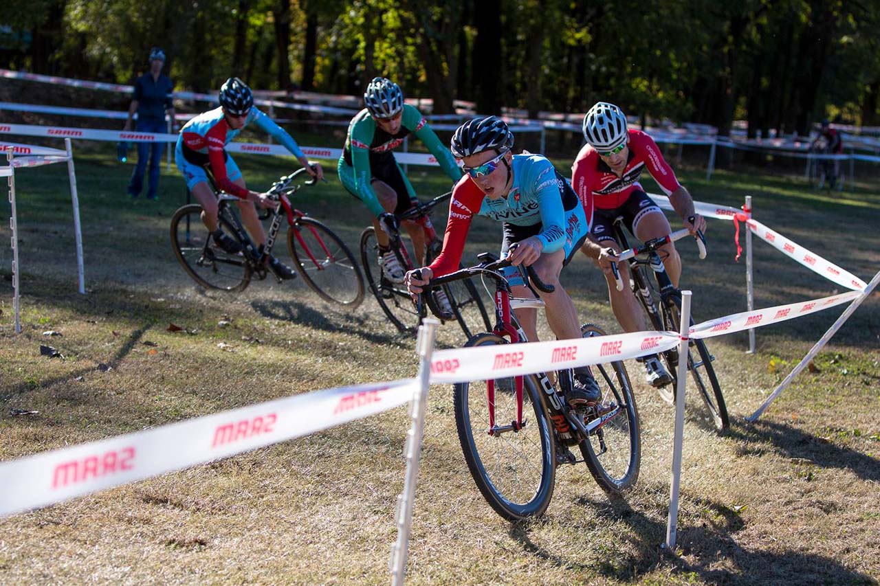 Ian McShane drives the front group. © Kent Baumgardt