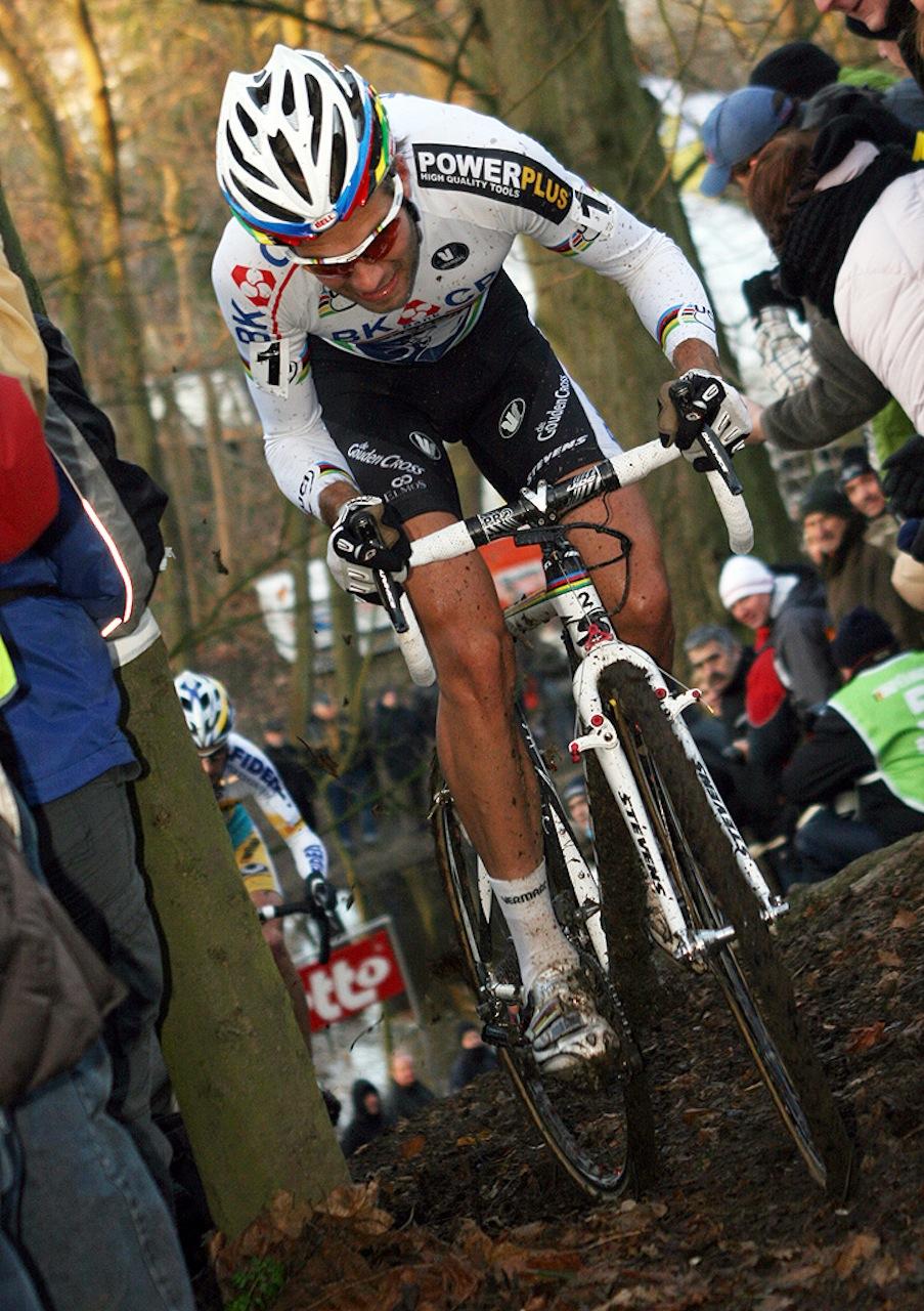 Niels Albert powers away from Kevin Pauwels on the steepest climb in Overijse.  ? Bart Hazen