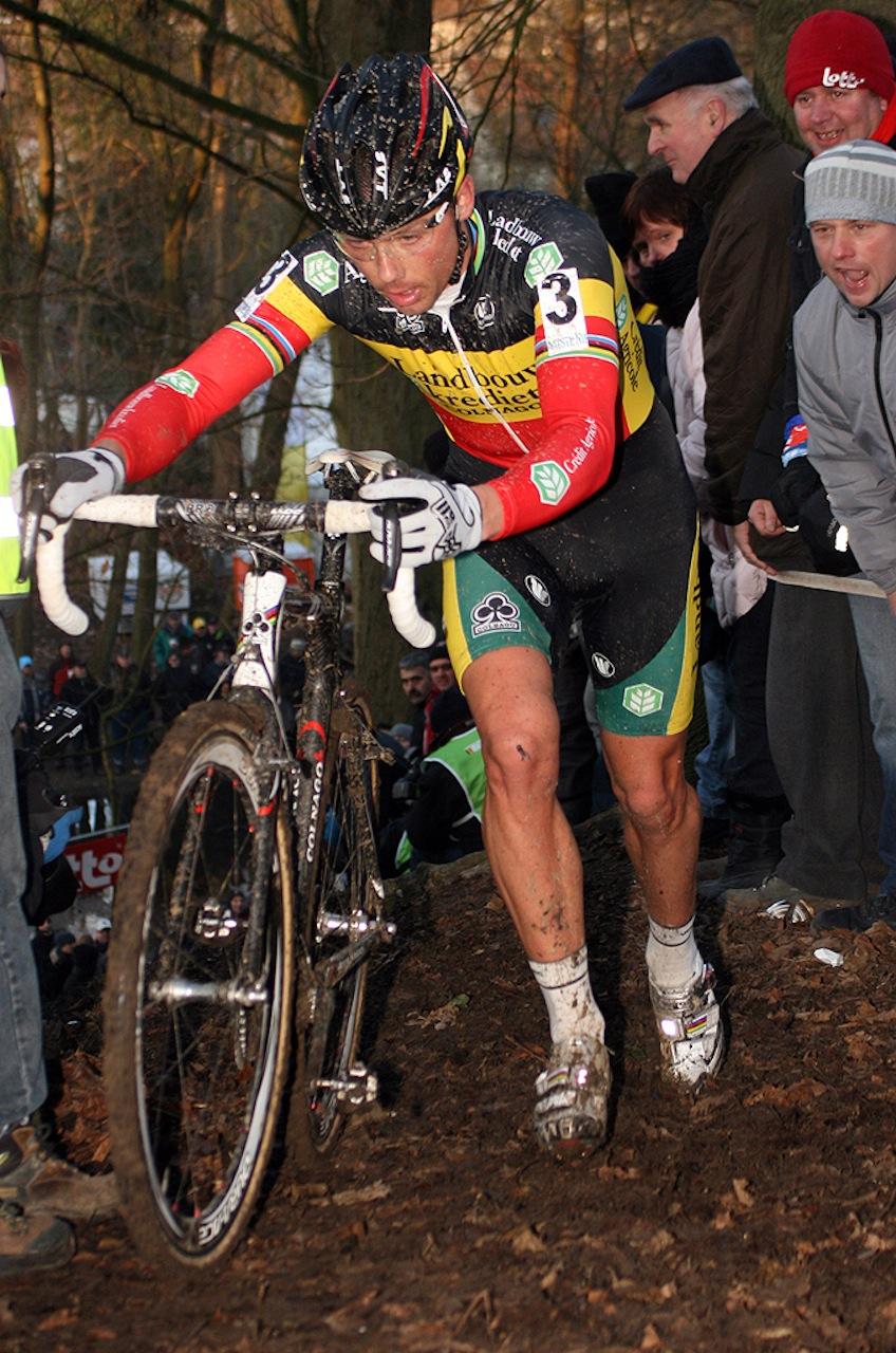 Sven Nys struggles over a steep climb in Overijse. ? Bart Hazen