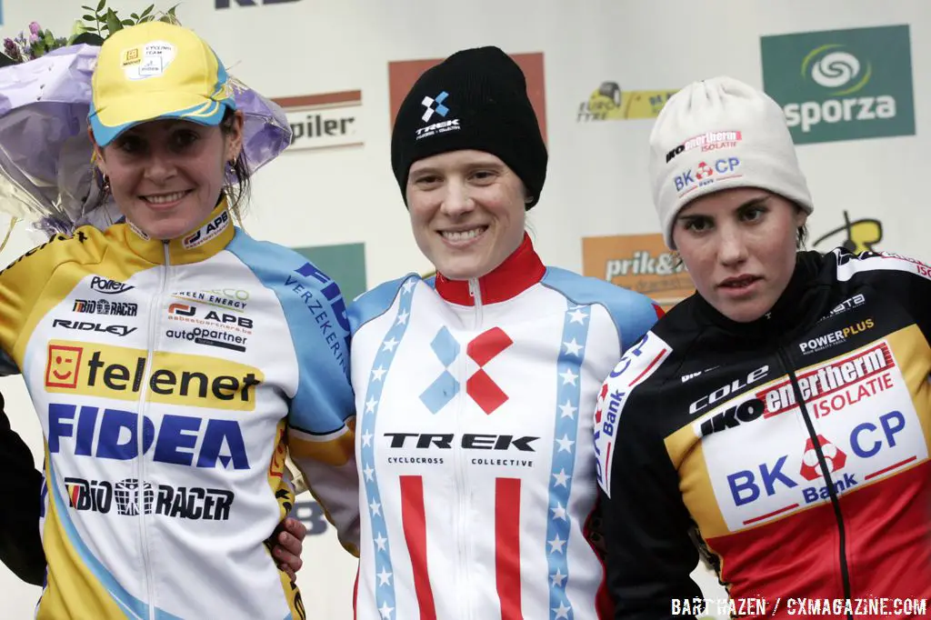 The Podium: Katie Compton, Nikki Harris, Sanne Cant © Bart Hazen