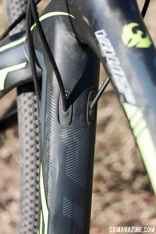 The full-carbon fork has a 1.5 inch taper, and is compatible with both disc and cantilever brakes. © Cyclocross Magazine