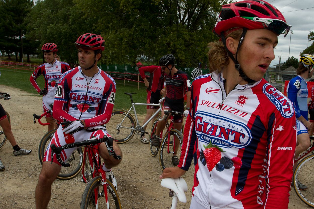 Cal Giant Berries' Cody Kaiser waits with teammates before his first start in the Elite Men's category. © Wil Matthews