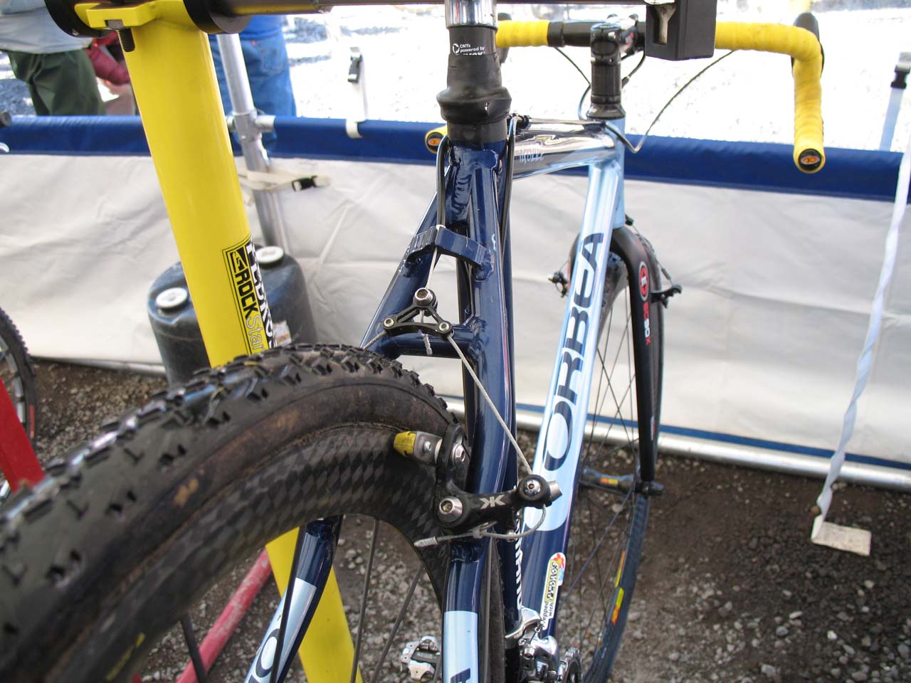 The s-shaped seatstays provide a balance between mud clearance and stiffness. ? Cyclocross Magazine