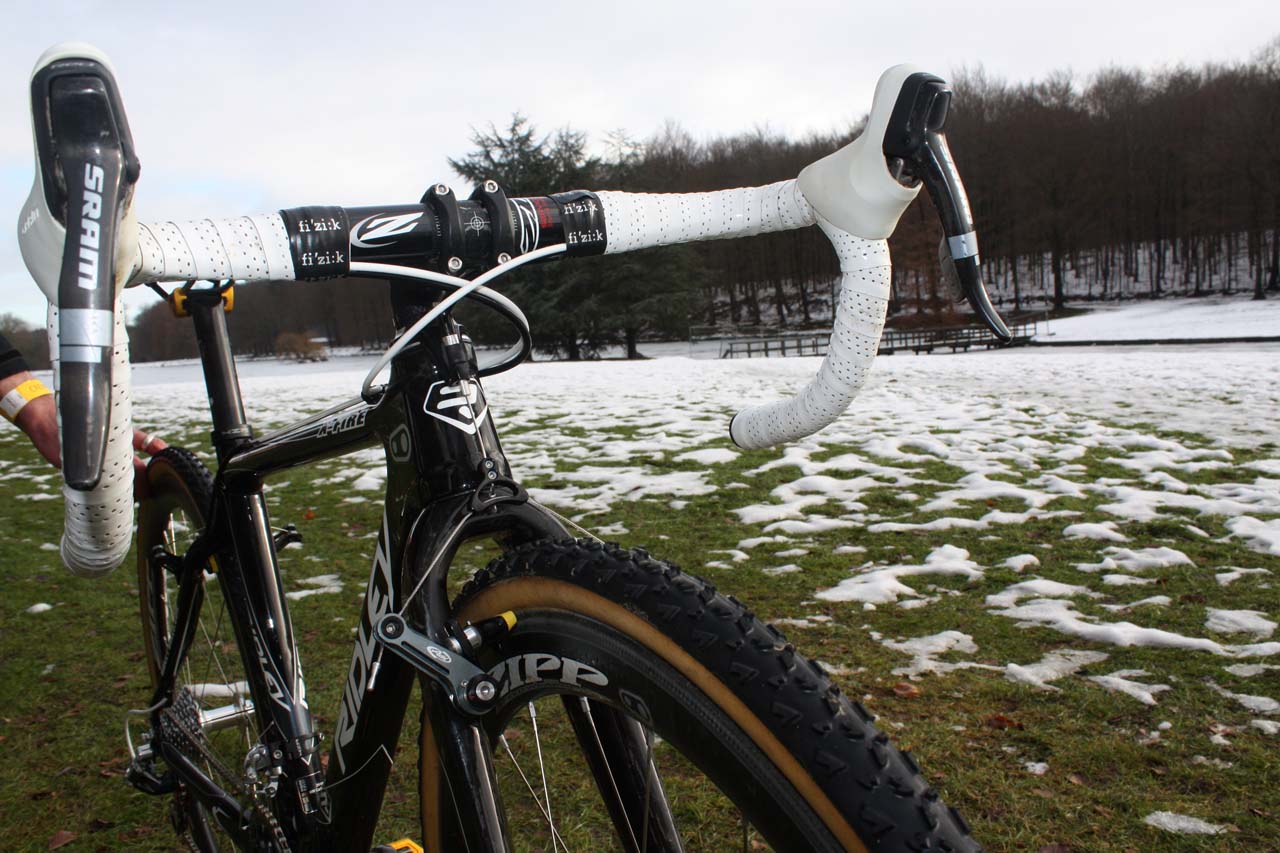 Zipp Service Course bars wrapped in Fizik tape hold the SRAM levers. © Matt Roy