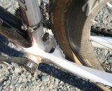 The chainstay brace is a compromise between mud clearing and stiffness. © Cyclocross Magazine