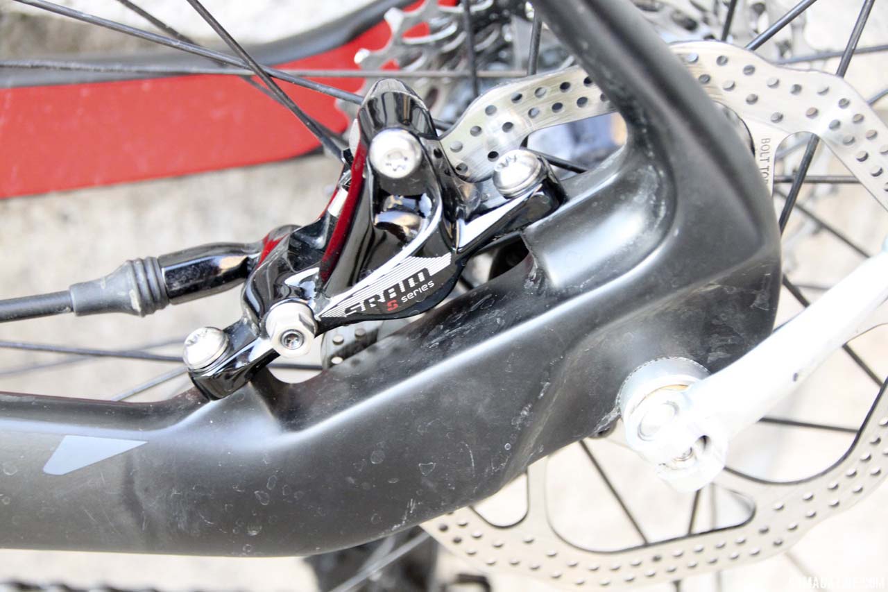 SRAM S700 hydraulic disc brakes do Jacobs’ speed scrubbing duties. And while they are a nod to the latest technology, the S series model keep it “working class” level too. © Cyclocross Magazine