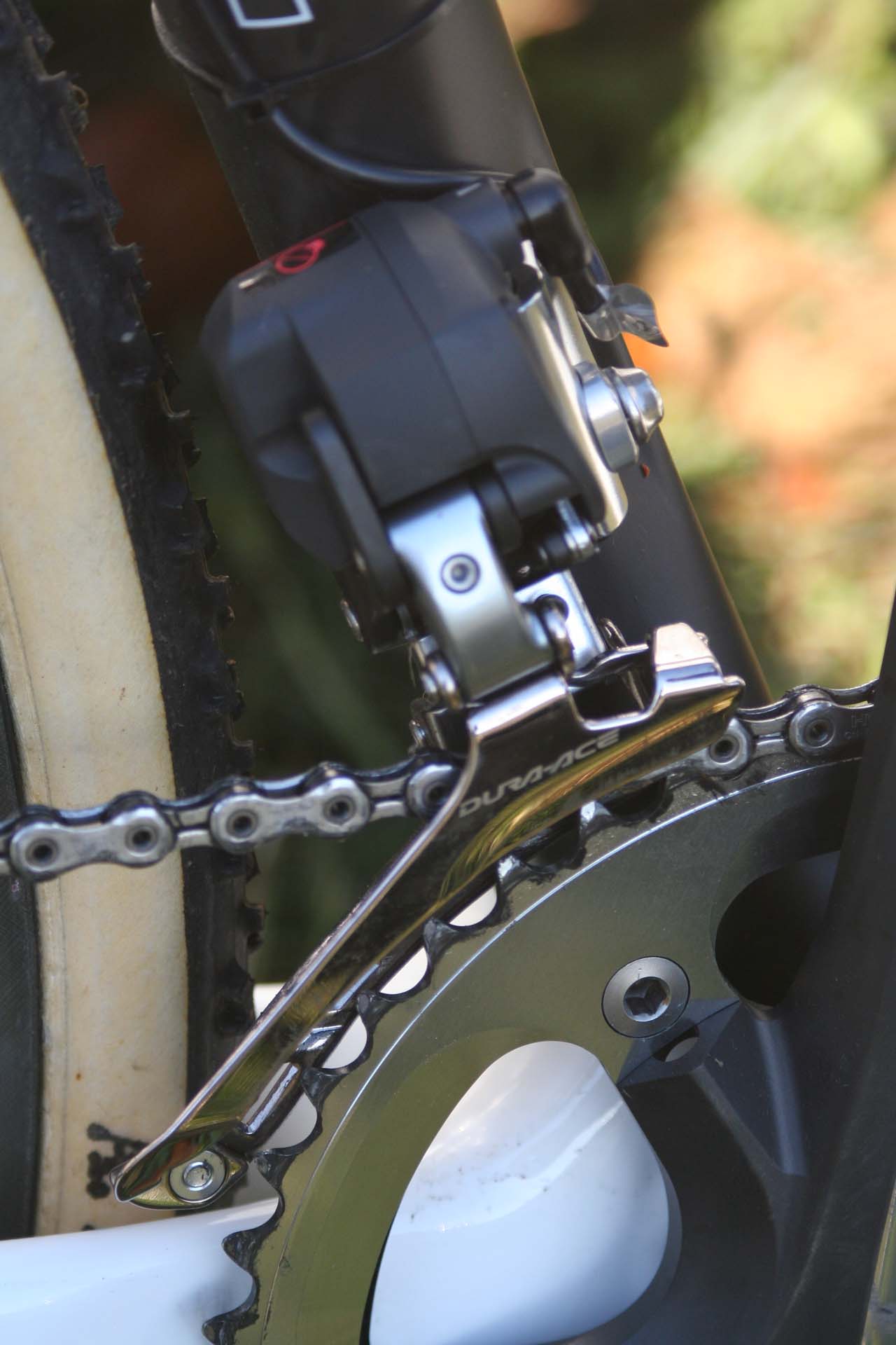 The Di2 front derailleur is bulkier than cable actuated models. © Jamie Mack
