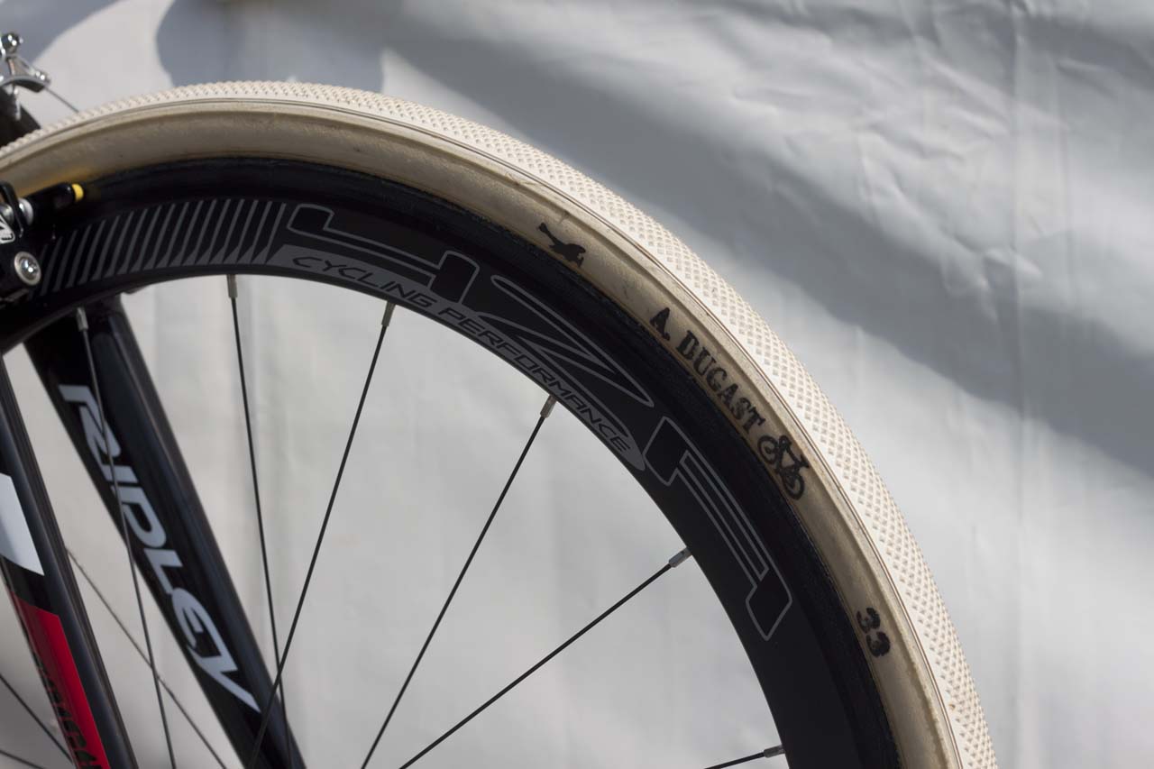 Dugast Dugast Pipistrello tires and 4ZA Cirrus Pro wheels are something the U.S. crowds don\'t see every day. © Cyclocross Magazine