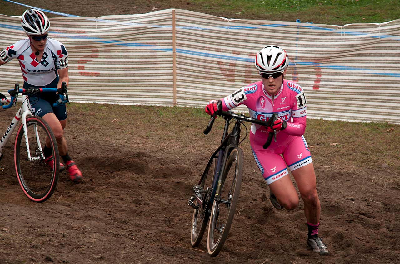 Elle Anderson (California Giant Strawberry/Specialized), right, and Katie Compton (Trek Cyclocross Collective) battle it out for the last two spots on the podium. Â© Kevin White