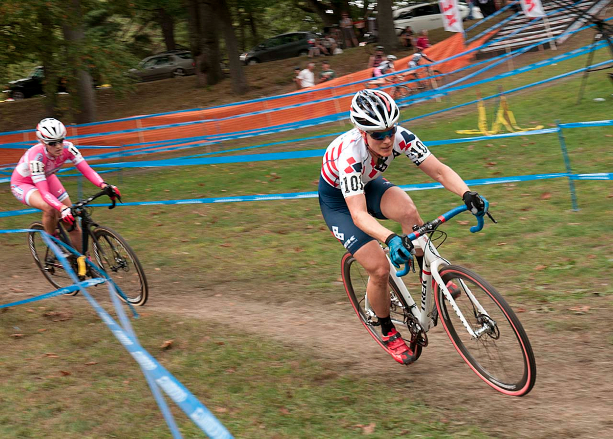 Katie Compton (Trek Cyclocross Collective) tries to put the pressure on Elle Anderson (California Giant Strawberries/Specialized). Â© Kevin White