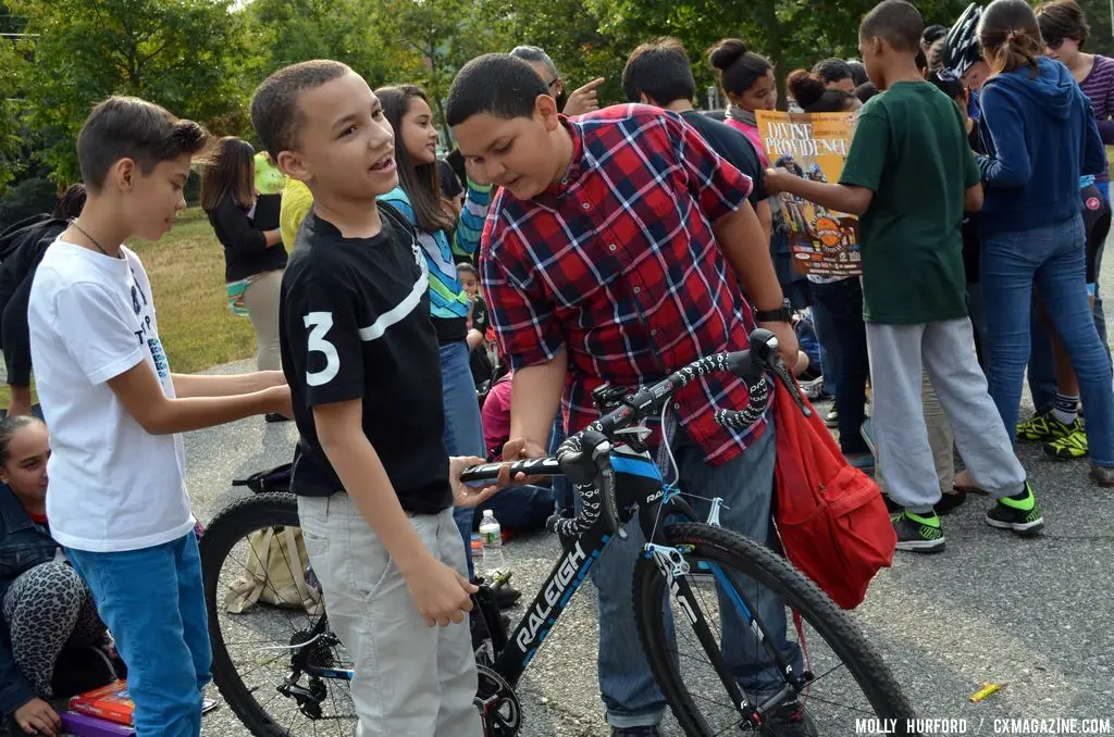 The Raleigh Clement team at Nathaniel Green Middle School. © Cyclocross MagazineThe Raleigh Clement team at Nathaniel Green Middle School. © Cyclocross Magazine