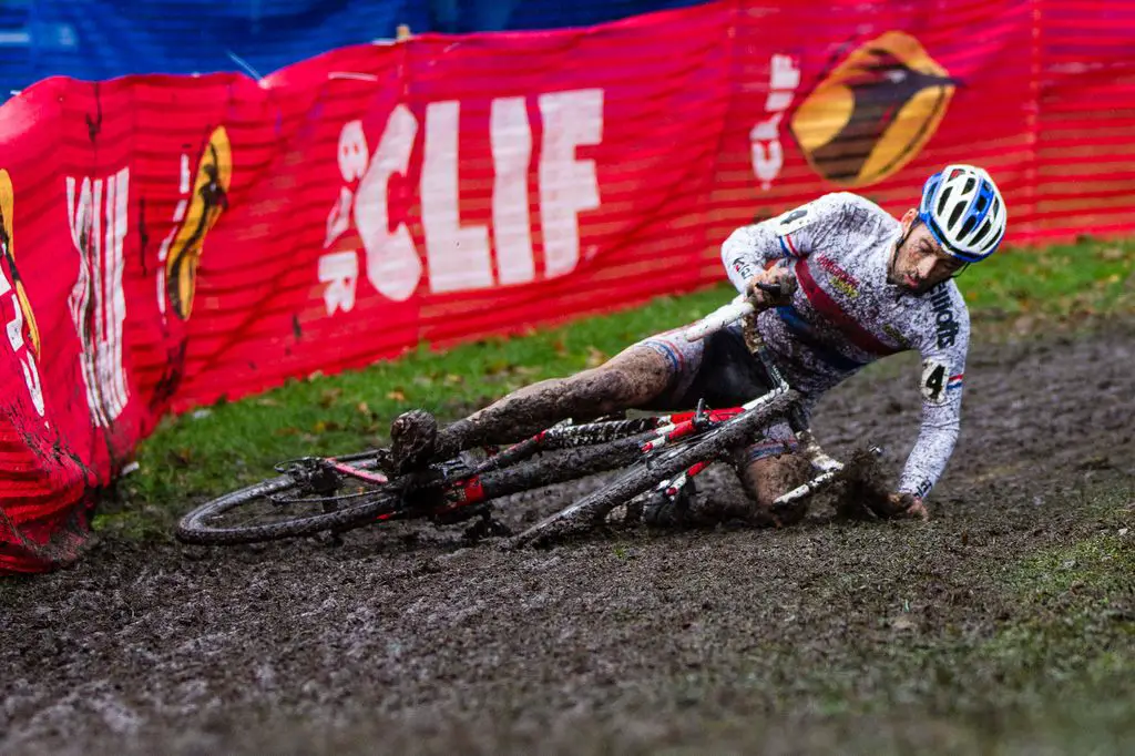 Field hits the deck. © Todd Prekaski