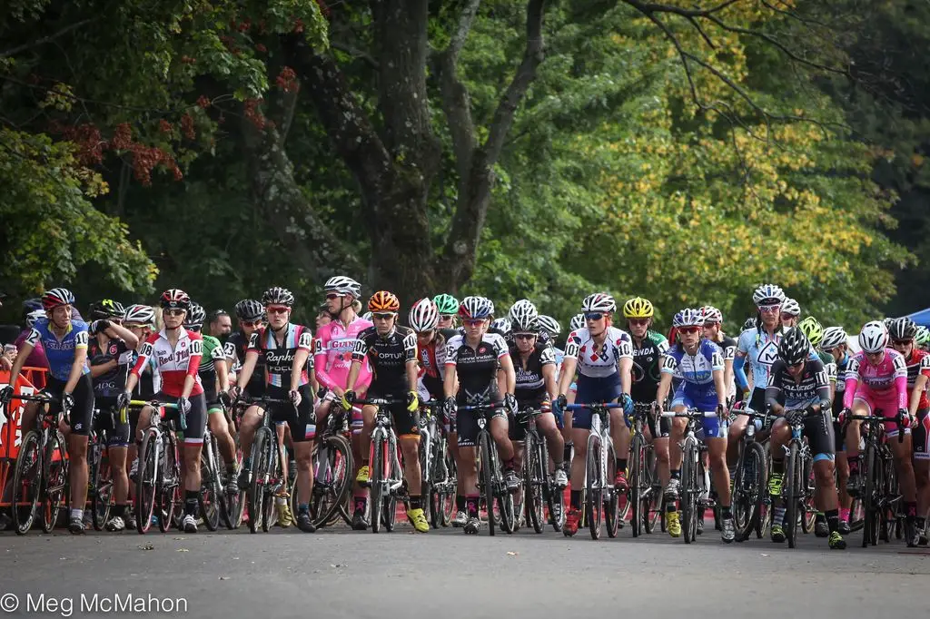 Women\'s start at Providence Day 12013. © Meg McMahon