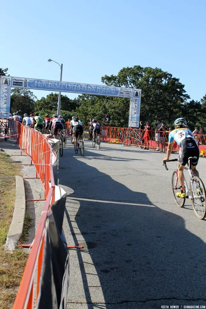 A rider tries to chase on at the start. © Cyclocross Magazine